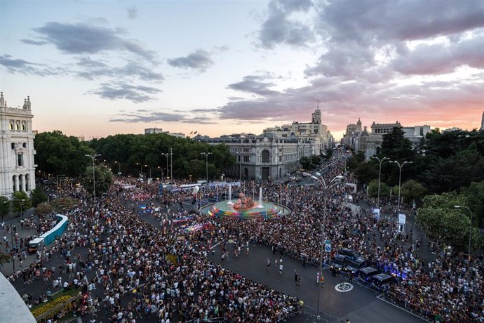 Archivo - La manifestación del Orgullo LGTBI+ 2023 llega a la Plaza de Cibeles, a 1 de julio de 2023, en Madrid 