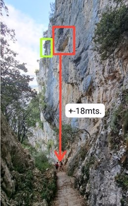 Rocas con riesgo de desprendimiento en la ruta de las escaleras de acceso al Faro del Caballo