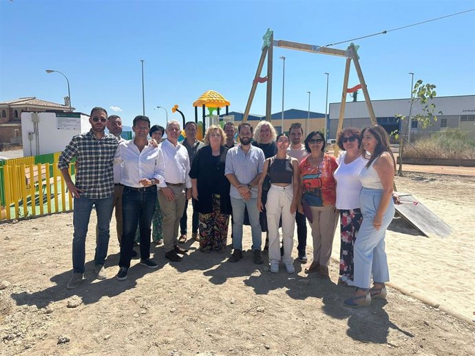 Reunión del Grupo Socialista en la Diputación con el alcalde de Láchar, Pedro Sánchez, en el centro en la imagen, con la portavoz del PSOE en la institución provincial, Fátima Gómez, a su derecha