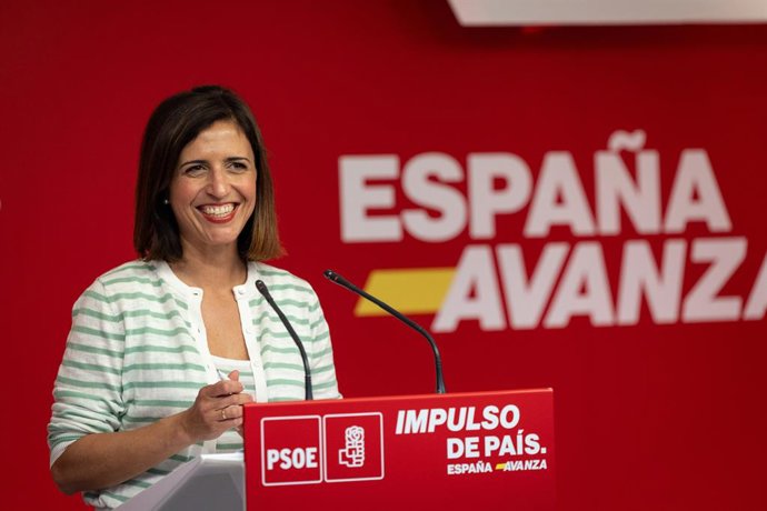 La portaveu del PSOE, Esther Peña, en una roda de premsa en la seu nacional del partit, al carrer Ferraz.