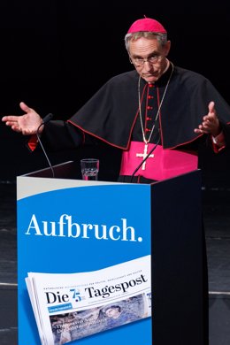 Archivo - 09 September 2023, Bavaria, Wuerzburg: Archbishop Georg Ganswein speaks at the anniversary celebration of the Catholic newspaper daily mail "Die Tagespost". Photo: Daniel Karmann/dpa