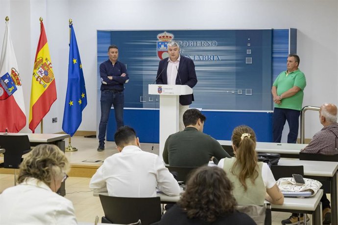 El consejero de Economía, Hacienda y Fondos Europeos, Luis Ángel Agüeros, presenta el proyecto 'Culturea'