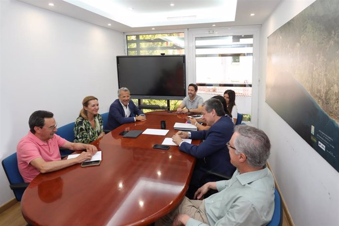 El concejal de Urbanismo, José Eduardo Díaz, ha mantenido una reunión con la delegada provincial de Fomento, Ordenación del Territorio y Vivienda, María Rosa Morales.