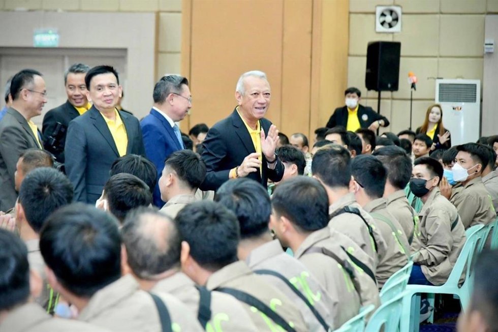 El Ministerio de Trabajo de Tailandia despide a un grupo de trabajadores agrícolas que viajarán a Israel
