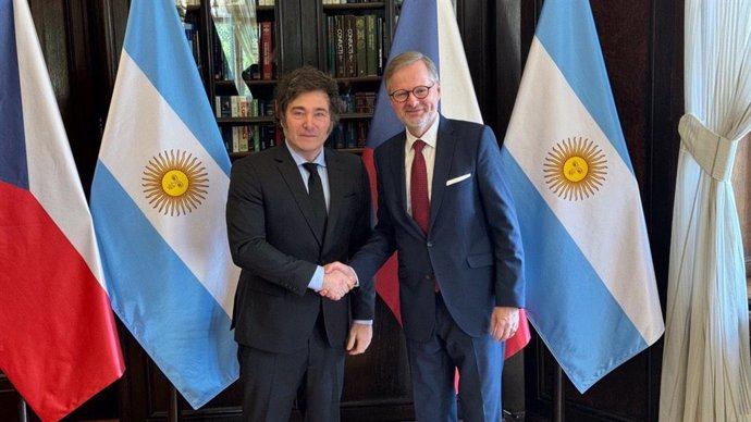 El primer ministro de República Checa, Petr Fiala, recibe al presidente de Argentina, Javier Milei