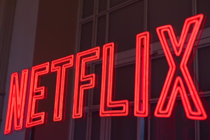 Archivo - Cartel luminoso de Netflix