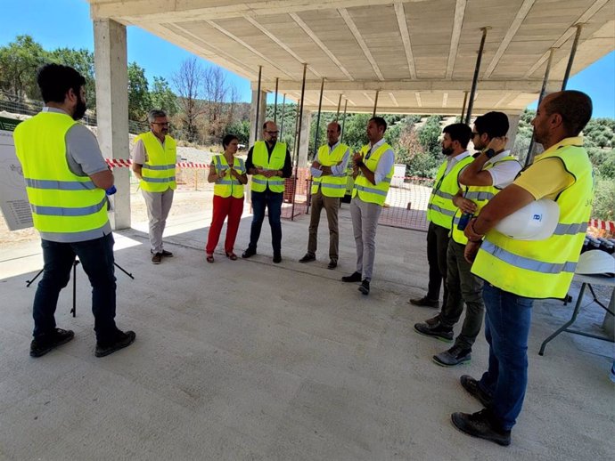 Visita a las obras de la depuradora de Iznatoraf.