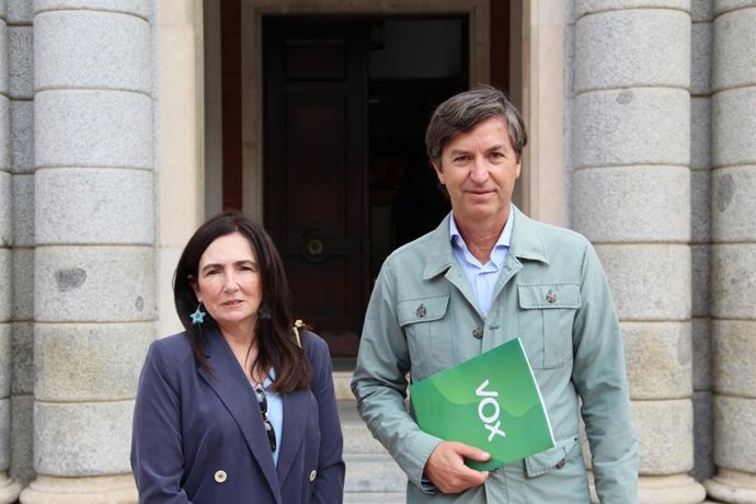 Los concejales de Vox en el Ayuntamiento de Huelva.