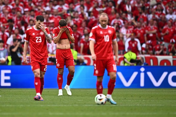 16 June 2024, Baden-Wurttemberg, Stuttgart: (L-R) Denmark's Pierre-Emile Hoejbjerg, Jannik Vestergaard and Christian Eriksen react during the UEFA EURO 2024 Group C soccer match between Slovenia and Denmark at Stuttgart Arena. Photo: Tom Weller/dpa