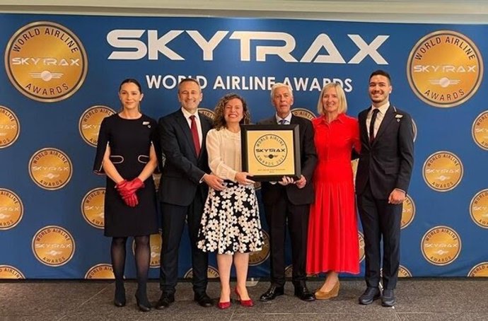 Iberia gana el premio a 'Mejor personal de aerolínea de Europa' en los World Airline Awards.