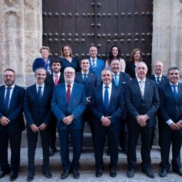 Candidatura a la junta de gobierno de la Agrupación de Hermandades y Cofradías de Córdoba encabezada por Manuel Murillo Estévez.