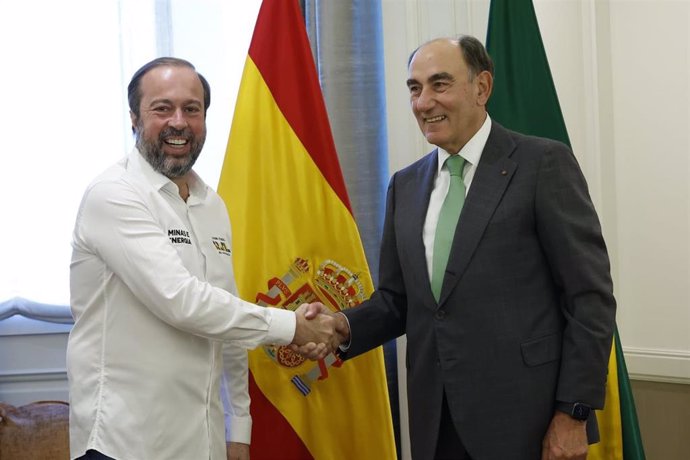 El presidente de Iberdrola, Ignacio Sánchez Galán, se reúne con el ministro de Minas y Energía de Brasil, Alexandre Silveira, en las oficinas de la energética en Madrid