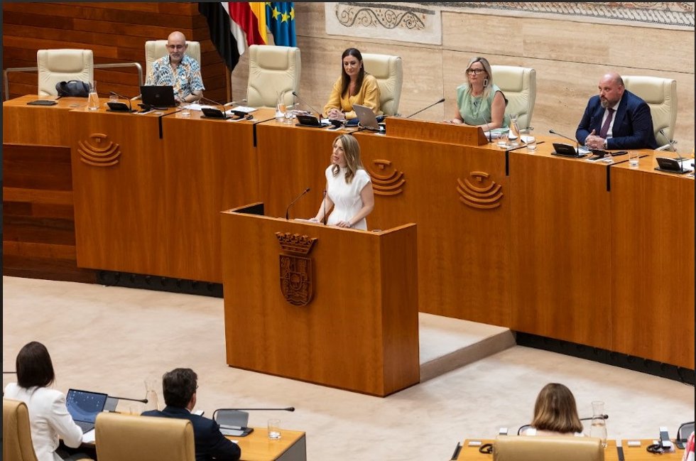 La presidenta de la Junta de Extremadura, María Guardiola, en su discurso en el Debate sobre el Estado de la Región