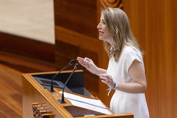 La presidenta de la Junta de Extremadura, María Guardiola, ofrece su primer discurso como jefa del Ejecutivo regional en el Debate sobre el Estado de la Región, en la Asamblea de Extremadura