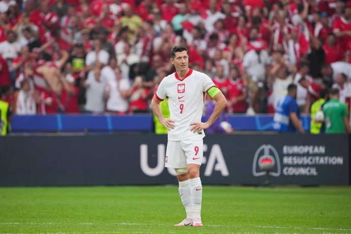 21 June 2024, Berlin: Poland's Robert Lewandowski appears disappointed after the UEFA Euro 2024 Group D soccer match between Poland and Austria at the Olympiastadion. Photo: Sören Stache/dpa