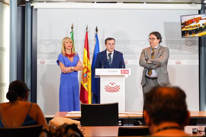 El secretario general del PSOE de Extremadura, Miguel Ángel Gallardo, valora el discurso de María Guardiola en el Debate sobre el Estado de la Región