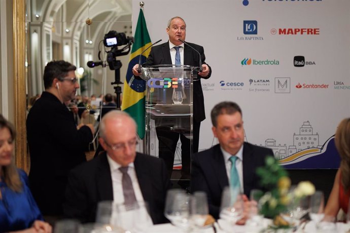 El ministro de Industria y Turismo, Jordi Hereu, interviene durante la gala del centenario de la Cámara de Comercio Brasil-España, en el Hotel Mandarin Oriental Ritz, a 24 de junio de 2024, en Madrid (España). La Cámara de Comercio Brasil-España celebra c