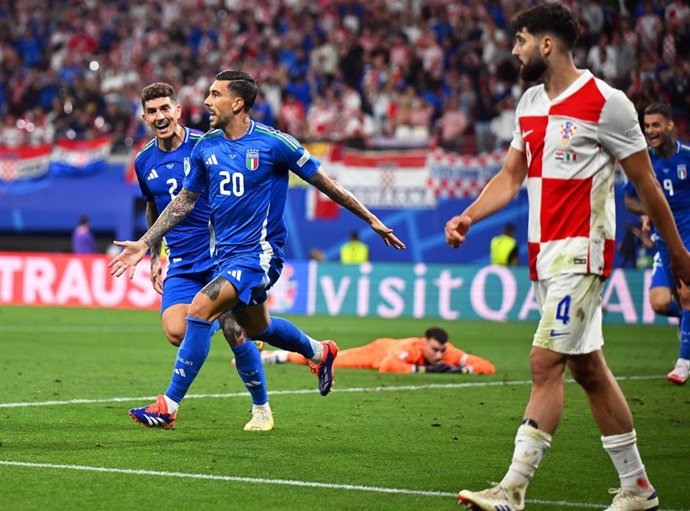 Mattia Zaccagni celebra su gol en el Croacia-Italia