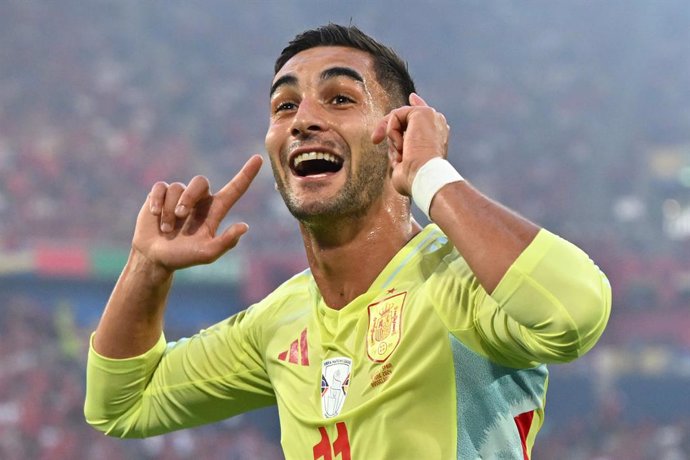 24 June 2024, North Rhine-Westphalia, Duesseldorf: Spain's Ferran Torres celebrates scoring his side's first goal during the UEFA Euro 2024 group B soccer match between Albania and Spain at Duesseldorf Arena. Photo: Marius Becker/dpa