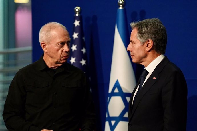 Archivo - Imagen de archivo del ministro de Defensa israelí, Yoav Gallant, y el secretario de Estado de EEUU, Antony Blinken 