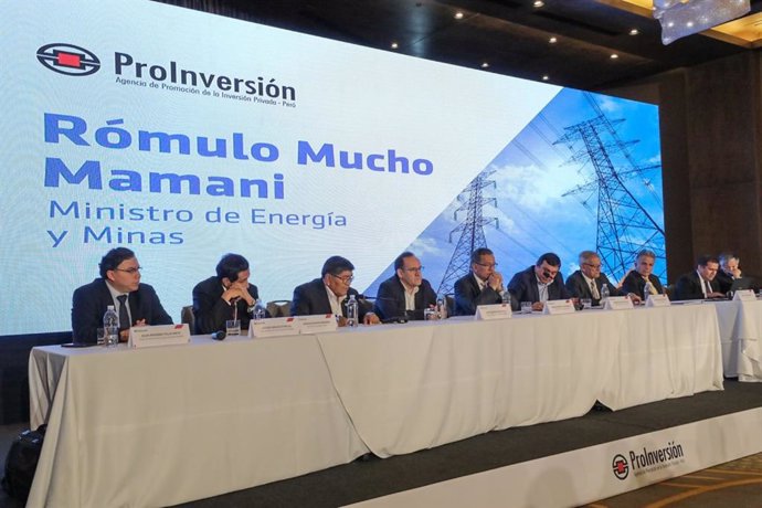 ProInversión con la presencia del ministro de Energía y Minas, Rómulo Mucho, adjudicó tres proyectos de transmisión eléctrica que demandará una inversión de 329 millones de dólares.