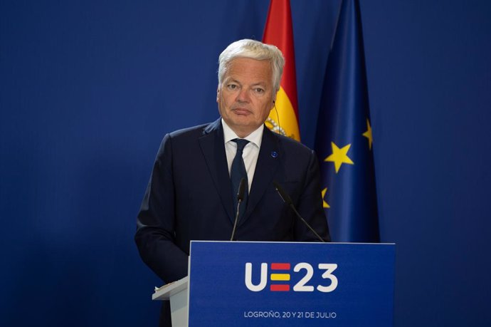 Archivo - El comisario europeo de Justicia, Didier Reynder, durante una rueda de prensa junto a la ministra de Justicia, tras la reunión informal europea de los ministros de Justicia de la Unión Europea, a 21 de julio de 2023, en Logroño, La Rioja (España