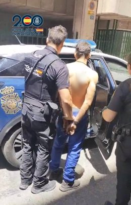 Dos detenidos por robar en un local de ocio en Alicante un láser de iluminación y material para una fiesta