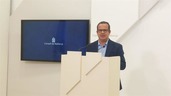 El conseller insular de Presidencia, Antoni Fuster, en rueda de prensa.