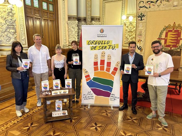 Presentación de programación del Día del Orgullo LGTBI en el Ayuntamiento de Valladolid.