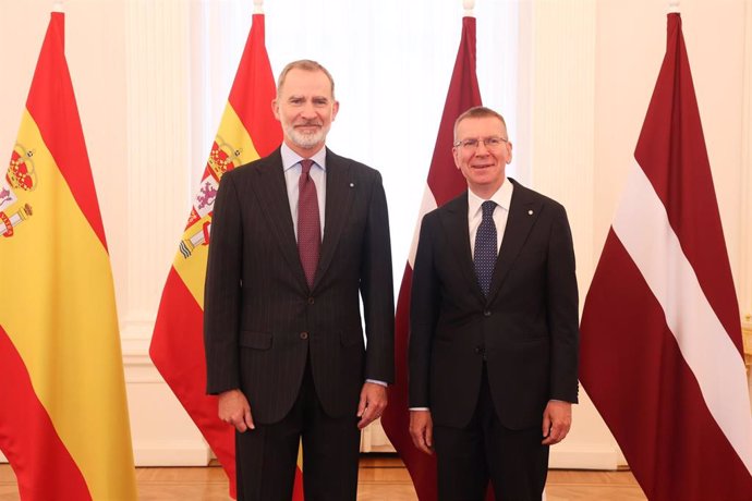 El Rey Felipe VI y el presidente de Letonia, Edgar Rinkevics, durante su encuentro en Riga