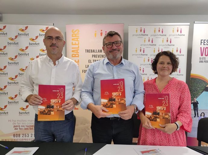 El director de Comunicación y Proyectos de Projecte Home en Baleares, Antoni Parets, el presidente ejecutivo, Jesús Mullor, y la directora de Projecte Jove, Cati Limongi.