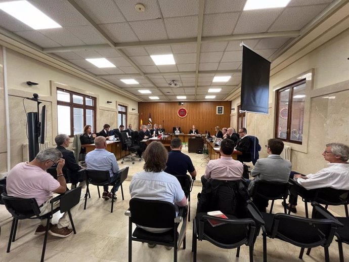 La sala de vistas de la Audiencia en el primer día del juicio por el presunto amaño del concurso de playas en Felanitx.