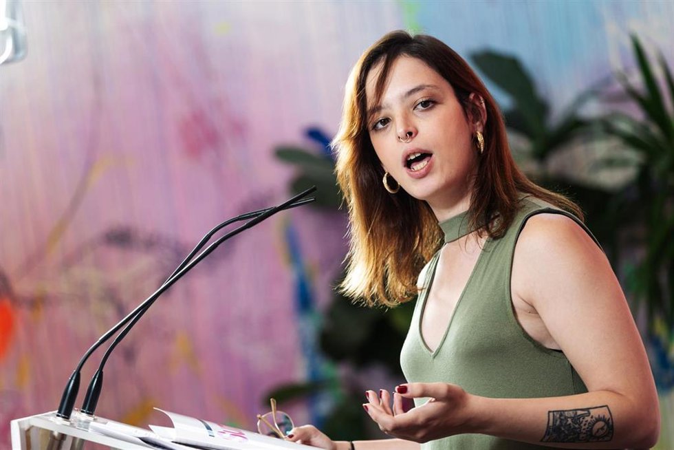 La secretaria de Comunicación de Sumar, Elizabeth Duval, durante una rueda de prensa, en el Espacio Rastro, a 24 de junio de 2024, en Madrid (España). 