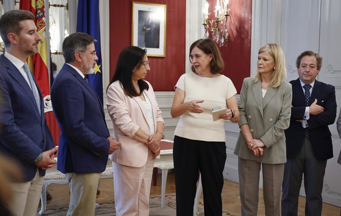 Lliurament de la memria del Consell Jurídic Consultiu a Les Corts