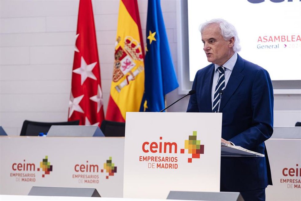 El presidente de CEIM, Miguel Garrido, interviene durante la clausura de la Asamblea General de CEIM 2024, a 25 de junio de 2024, en Madrid (España). La Asamblea General de CEIM es el órgano supremo de gobierno y decisión de la Confederación Empresarial