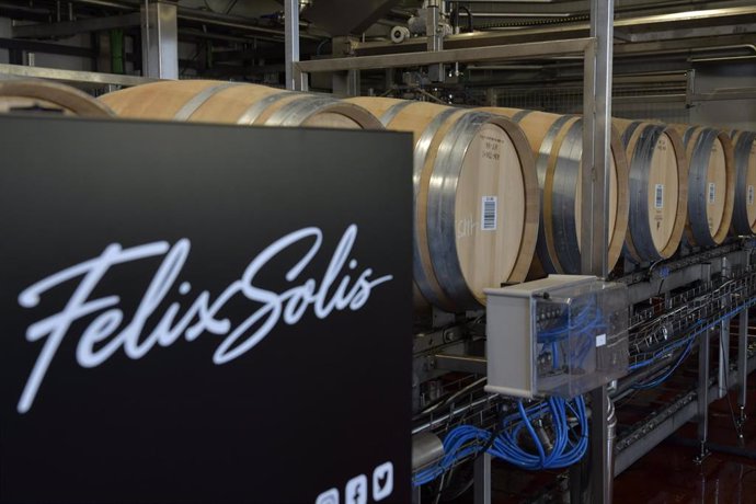 Archivo - Barriles de vino en el interior de las bodegas Félix Solís,  a 20 de abril de 2023, en Toledo, Castilla-La Mancha (España). 