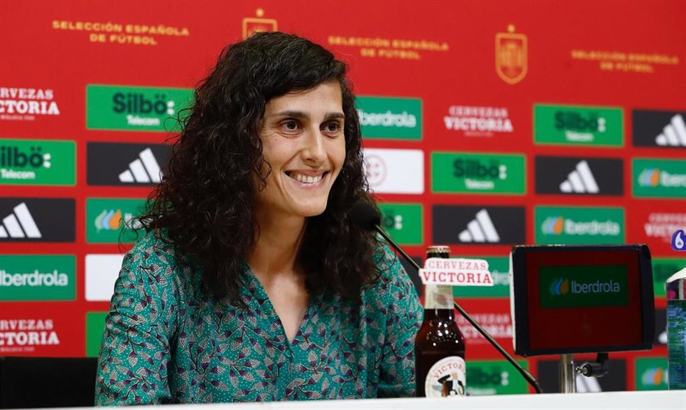 La seleccionadora nacional femenina de fútbol, Montse Tomé, en rueda de prensa.