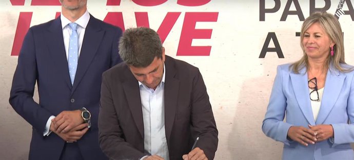 El 'president' Carlos Mazón firma un programa de avales para la compra de primera vivienda