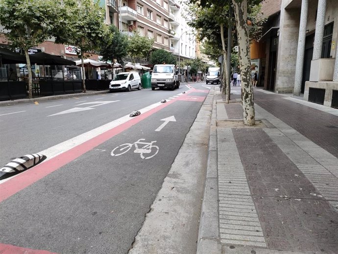 Archivo - Imagen de archivo del carril bici de Avenida de Portugal de Logroño