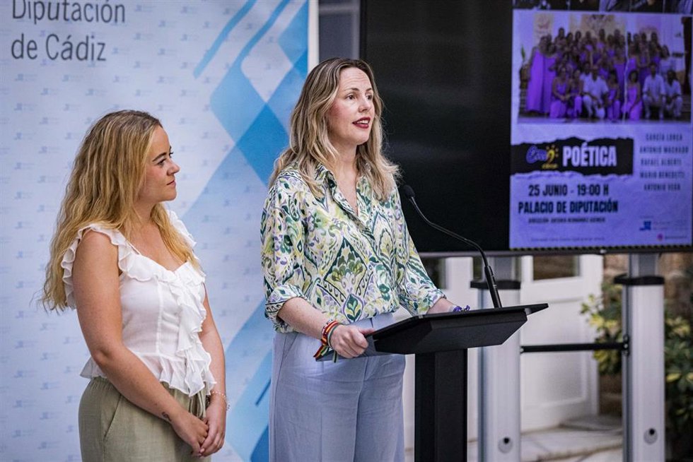 La diputada provincial, María Vanesa Beltrán Morales, durante la presentación del concierto 'Poética' de la Escolanía María Auxiliadora en el Patio cubierto de la Diputación, a 25 de junio de 2024 en Cádiz (Andalucía, España). 