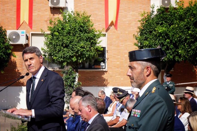 El Delegado del Gobierno en Sevilla, Pedro Fernández, durante la toma de posesión del Coronel Jefe de la Comandancia de la Guardia Civil en Sevilla, Emilio Serrano.