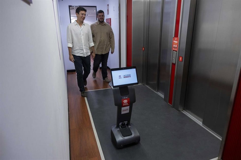 Fundación ONCE y Bumerania llevan robots a museos, hospitales y centros comerciales para mejorar la accesibilidad