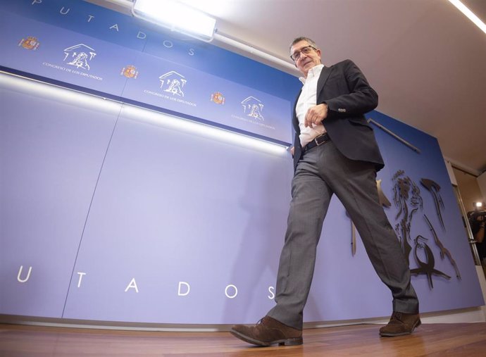 El portavoz del PSOE en el Congreso, Patxi López, a su llegada a una rueda de prensa posterior a la Junta de portavoces, en el Congreso de los Diputados, a 25 de junio de 2024, en Madrid (España).