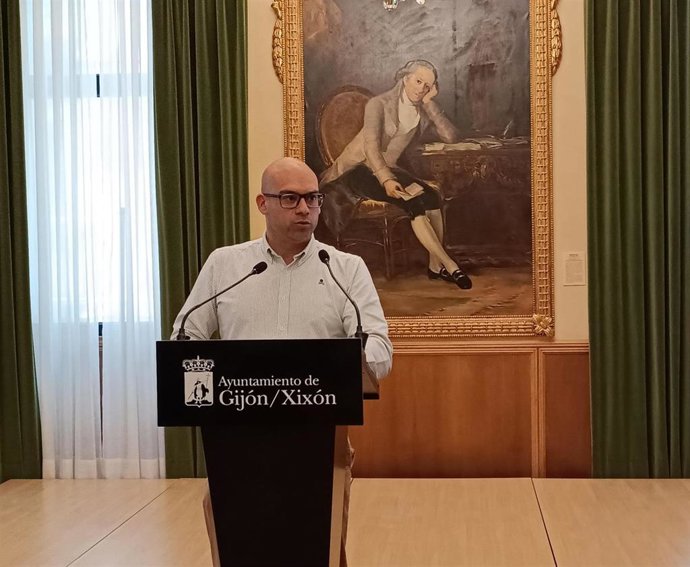 El portavoz de la Junta de Gobierno del Ayuntamiento de Gijón, Jesús Martínez Salvador (Foro), en rueda de prensa en el Consistorio gijonés. (Archivo)