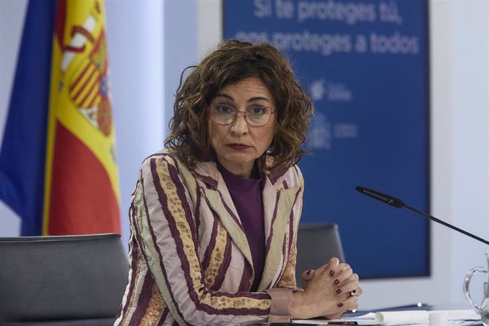 Archivo - La ministra de Hacienda y portavoz del Gobierno, María Jesús Montero, interviene en una rueda de prensa tras la reunión del Consejo de Ministros, en La Moncloa, Madrid (España), a 23 de marzo de 2021. El Consejo de Ministros es el primero que se