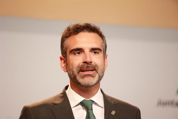 El consejero de Sostenibilidad y portavoz del Gobierno andaluz, Ramón Fernández-Pacheco, este martes en la rueda de prensa del Consejo de Gobierno.