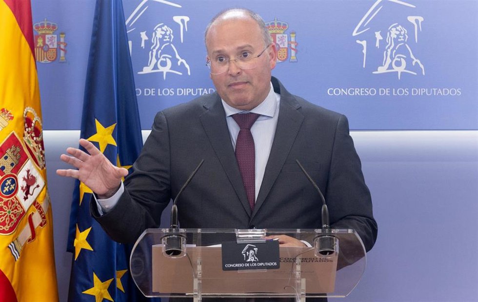 El portavoz del PP en el Congreso, Miguel Tellado, durante una rueda de prensa posterior a la Junta de portavoces, en el Congreso de los Diputados, a 25 de junio de 2024, en Madrid (España).