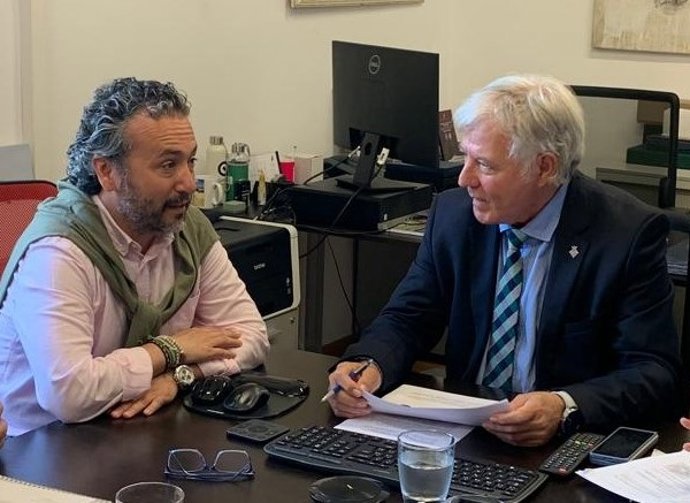 El conseller de Territorio, Movilidad e Infraestructuras del Consell de Mallorca, Fernando Rubio, y el conseller insualr de Turismo, José Marcial Rodríguez.