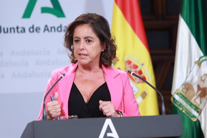 La consejera de Salud y Consumo, Catalina García, interviene en la rueda de prensa posterior a la reunión del Consejo de Gobierno de la Junta de Andalucía.