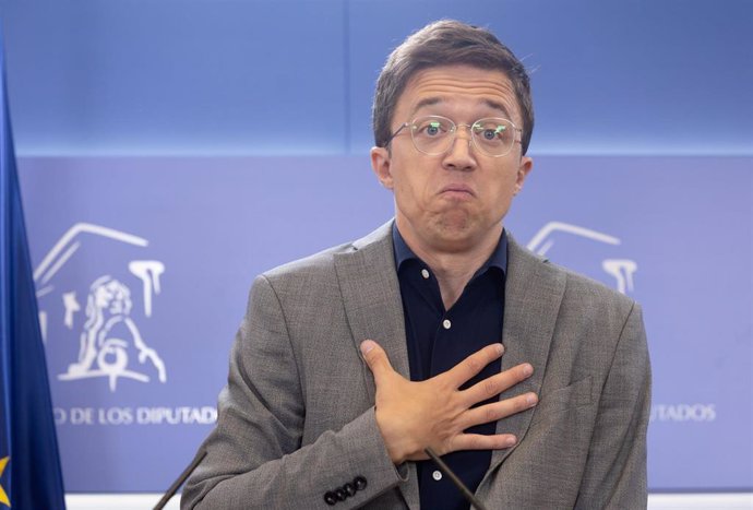 El líder de Más País y diputada de Sumar, Iñigo Errejón, durante una rueda de prensa posterior a la Junta de portavoces, en el Congreso de los Diputados, a 25 de junio de 2024, en Madrid (España).